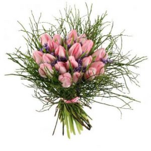 Söt bukett med rosa tulpaner och lingonris. Beställ ett blomsterbud online hos Florister i Sverige!