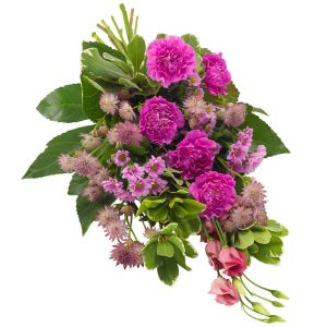 Mycket vacker, liggande sorgbukett med blandade snittblommor i olika lila nyanser. Blommor: nejlikor, santini, eustoma och stjärnflocka plus gröna blad. Välj mellan olika storlekar i Euroflorists webbutik.